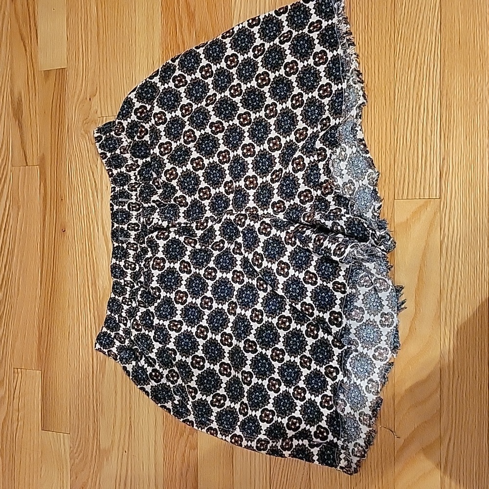 Royalty shorts